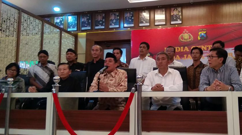 Forum Lintas Agama dalam konferensi pers, Rabu, 16 Mei 2018 di Media Center Polda Jatim mengapresiasi kinerja polisi yang mengungkap jaringan teroris paska ledakan bom yang ada 5 titik di Surabaya dan Sidoarjo.  (Foto: Haris/Ngopibareng.id)