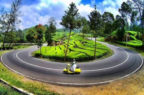 Panorama dan akses cantik di Ciweday. Foto