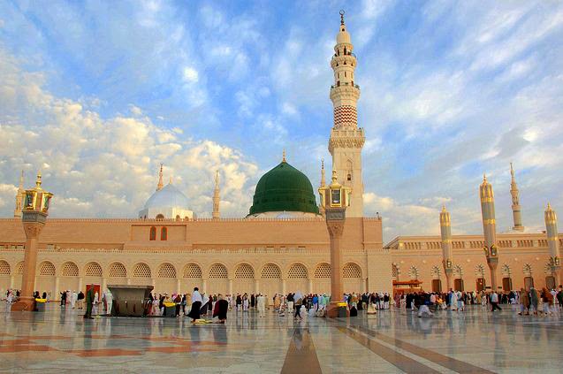 Masjid Nabawi di Madinah al-Munawaroh.