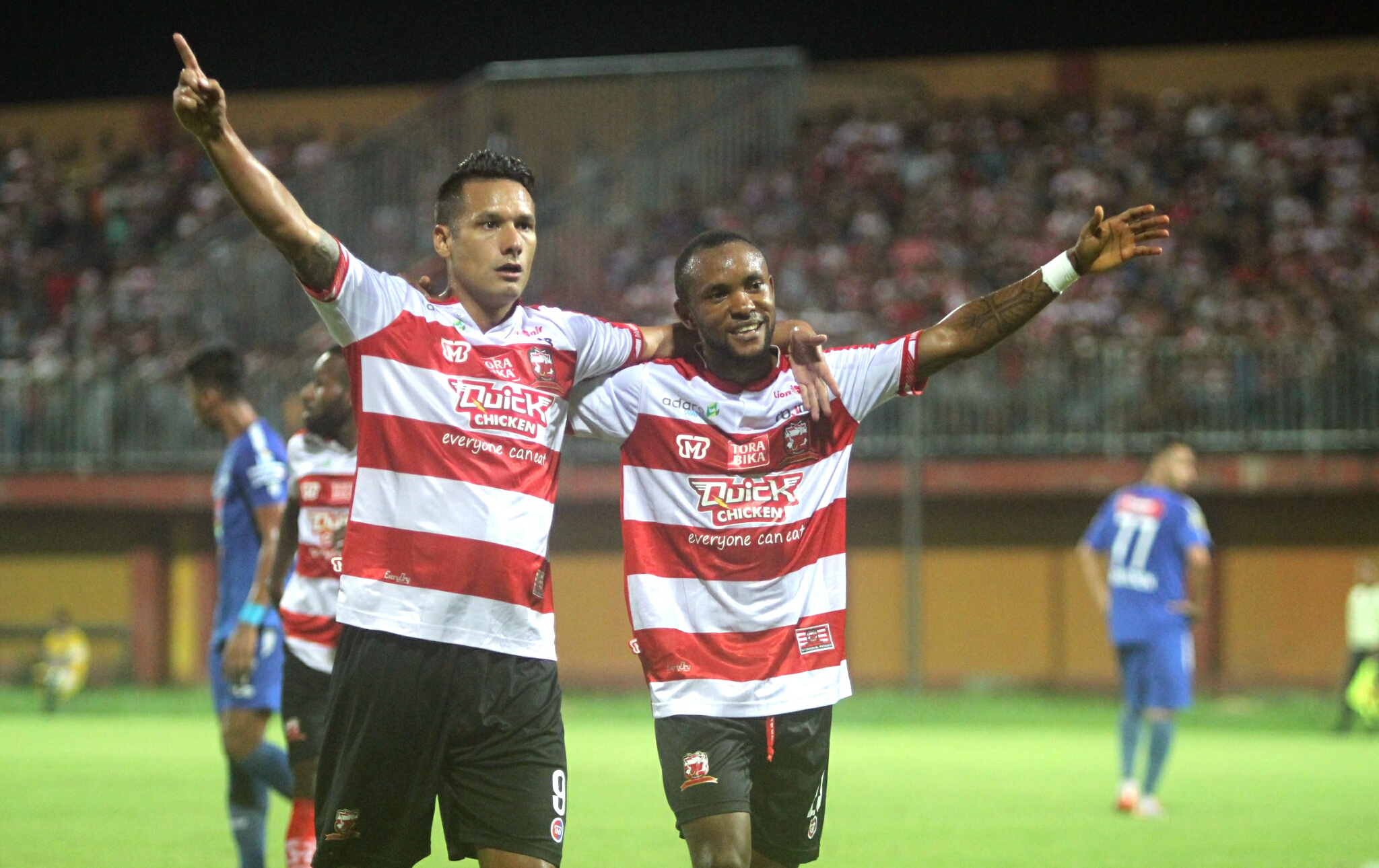 Pemain Madura United, Maitimo (kiri) masih harus absen di laga melawan Persipura. tom/ngopibareng.id 