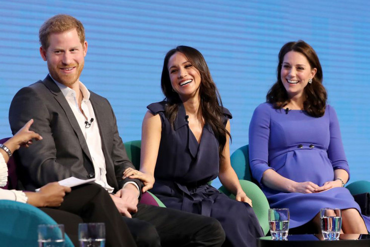 Pangeran Harry, Meghan Markle dan Kate Middleton, istri Pangeran William. foto: Cosmopolitan.