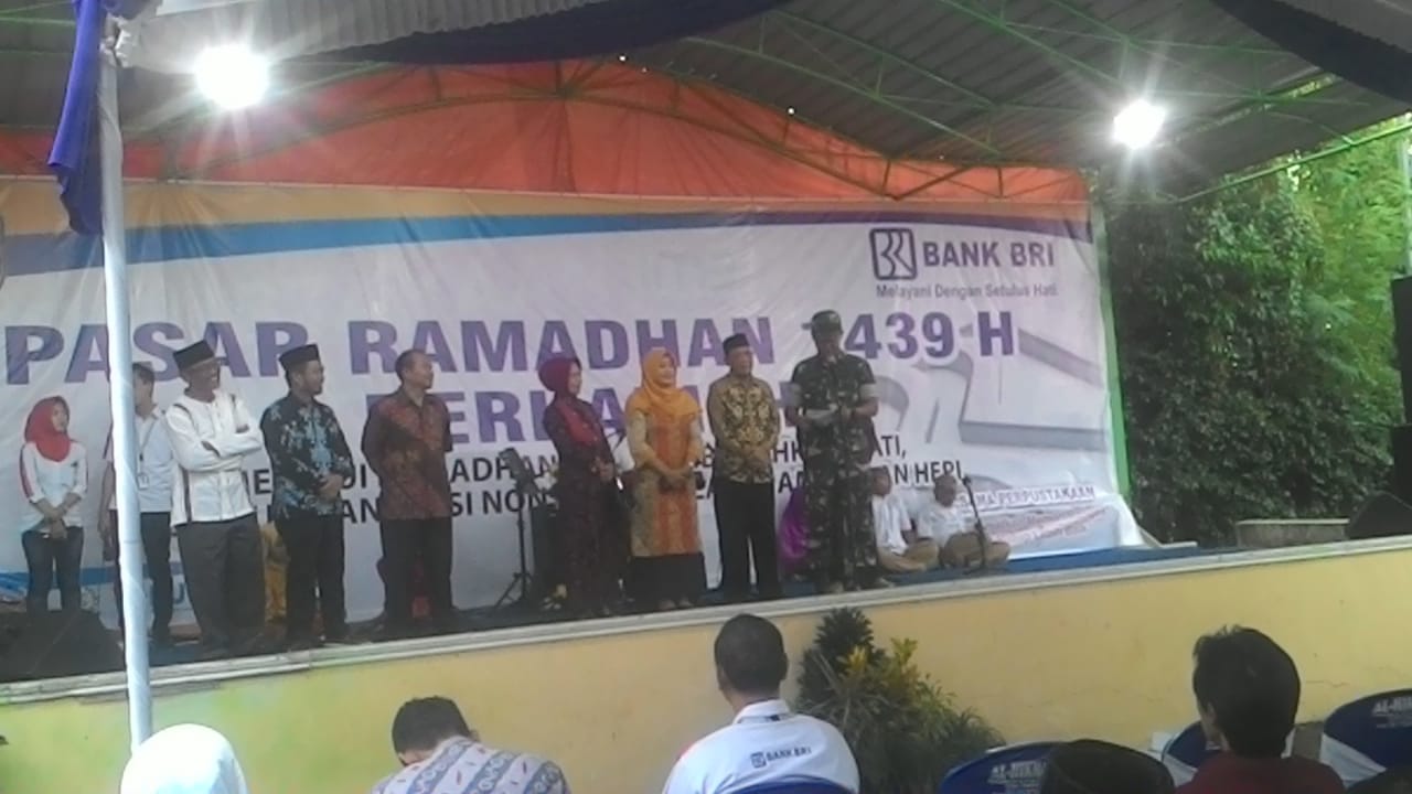 Dandim 0815 Letkol Kav Hermawan Weharima, SH., Saat Sambutan DI Acara Gebyar Pasar Ramadhan