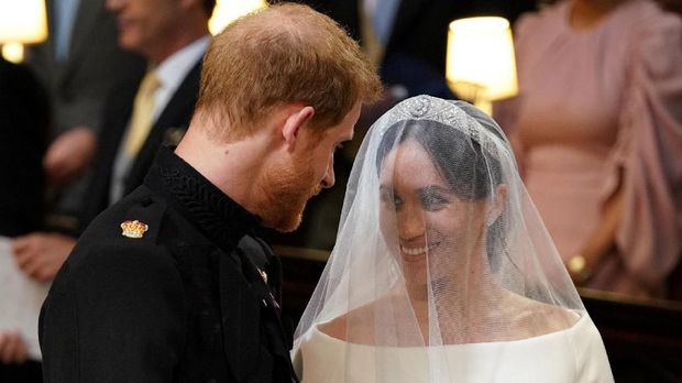 Pemberkatan pernikahan Pangeran Harry dan Meghan Markle di altar Kapel St George, Kastil Windsor. foto: reuters.