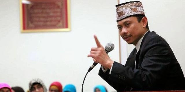 Ustadz Shamsi Ali saat menyampaikan ceramah agama. (foto: ist)