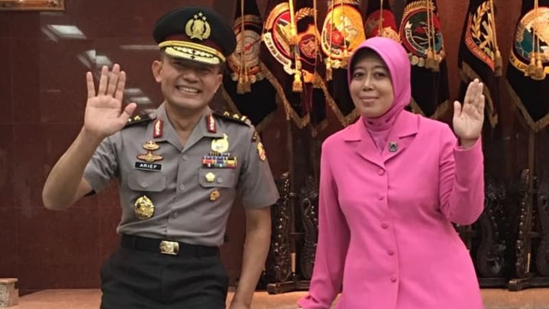 Asisten SDM Kapolri, Irjen Pol Arief Sulistyanto bersama istri. 