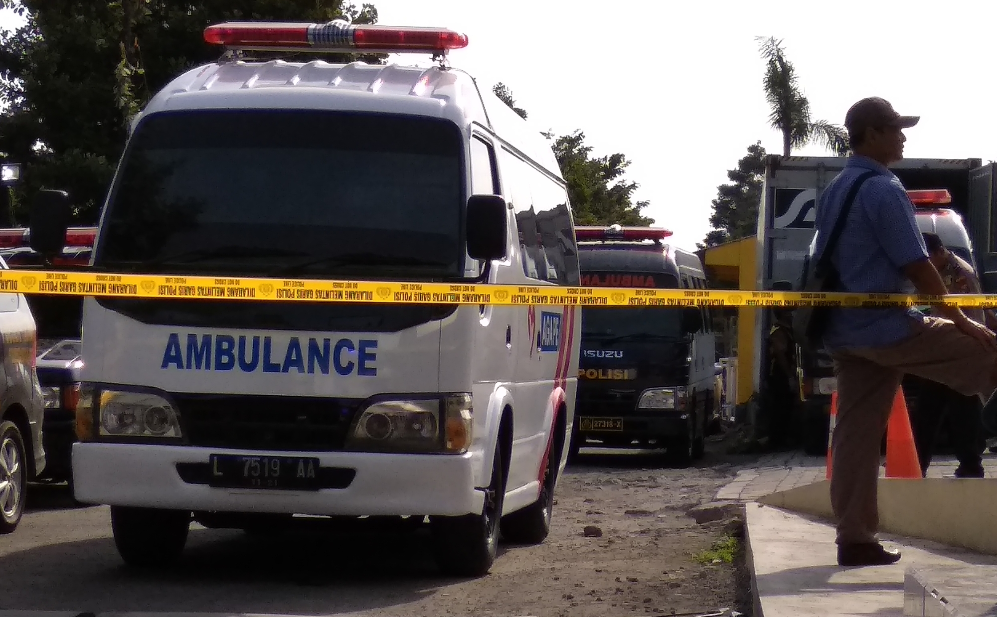 Ilustrasi mobil Ambulance RS Bhayangkara. (foto: ngopibareng)