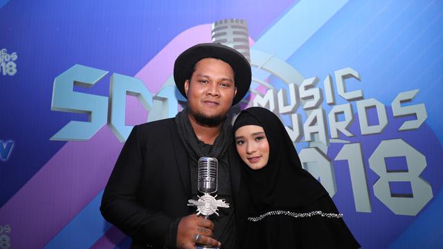 Pasangan Virgoun dan Inara Idola Rusli.