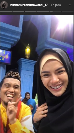 Nikita bersama Ustad Maulana. (Instagram)