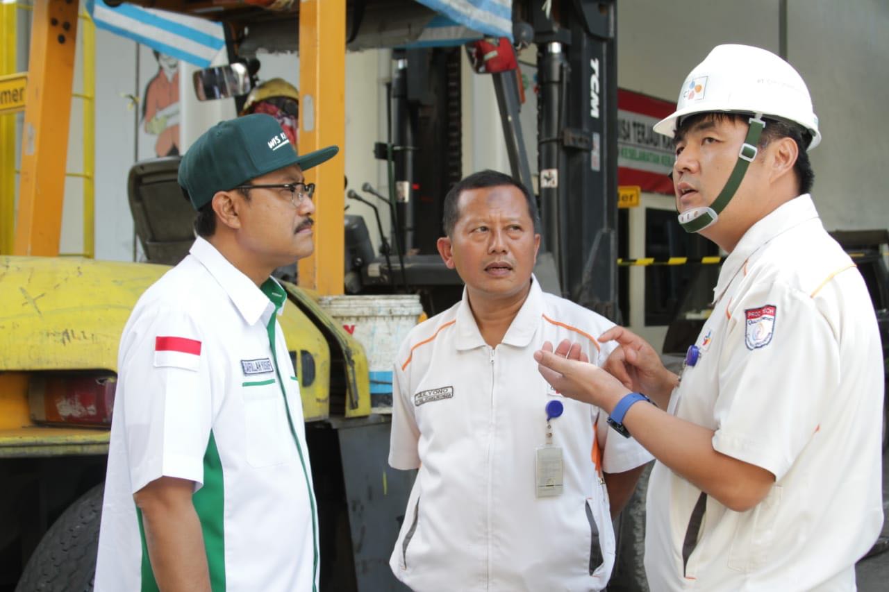 Gus Ipul saat berkunjung ke PT Cheil Jedang (CJ) Indonesia di Jatigedong, Ploso, Kabupaten Jombang, Selasa, 22 Mei 2018