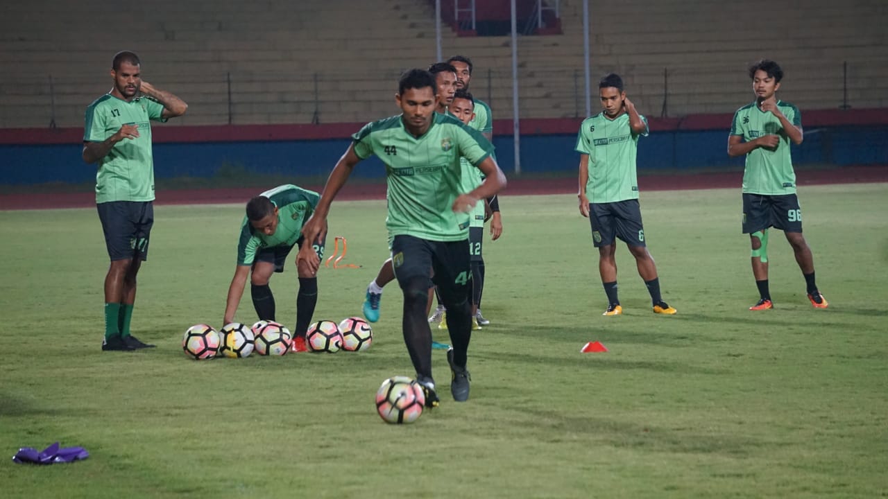 Latihan skuad Persebaya di Stadion Gelora Delta Sidoarjo. (foto: ngopibareng)