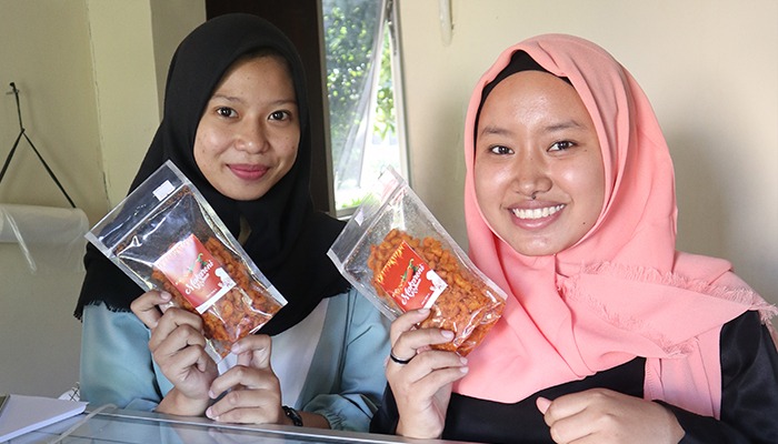 Produk usaha mahasiswa yang dikembangkan bersama Kopma UNUSA. 