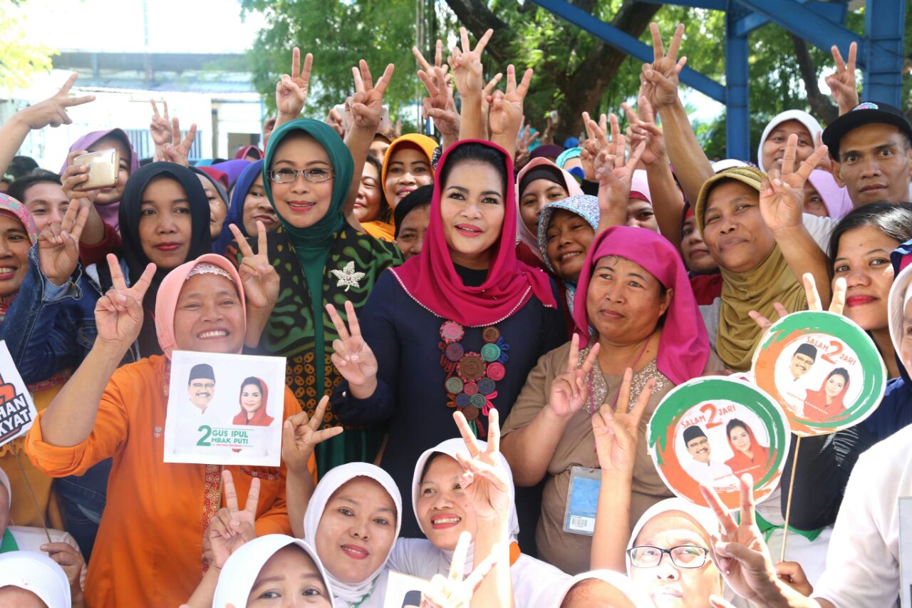 Puti Guntur dan Fatma Saifullah Yusuf bertemu ribuan pekerja pabrik PT Sekar Grup, Sidoarjo, Rabu 23 Mei 2018. 