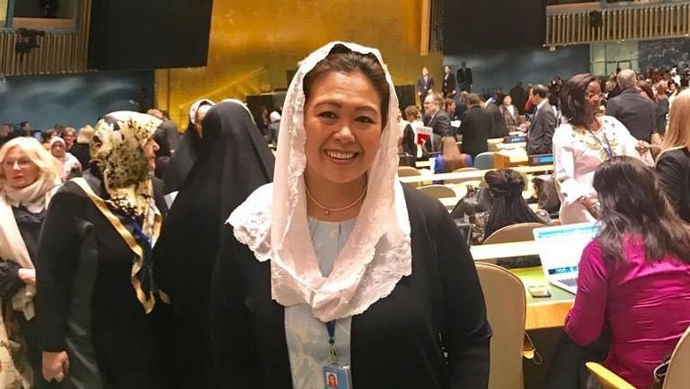 FORUM: Yenny Zannuba Wahid ketika tampil di forum internasional di New York. (foto: ist)