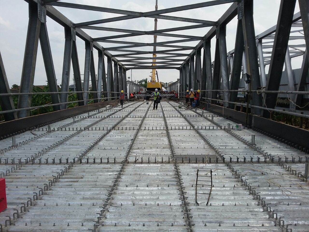 Kementerian Pekerjaan Umum dan Perumahan Rakyat (PUPR) optimis perbaikan Jembatan Cincin Lama (Jembatan Widang) yang ambrol pada 17 April 2018 lalu bisa selesai H-10 Lebaran. Progres perbaikan saat ini sudah mencapai 76%. (Foto: Dok. PUPR) 