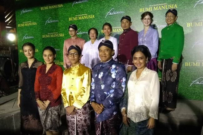 Para pemain Bumi Manusia.
