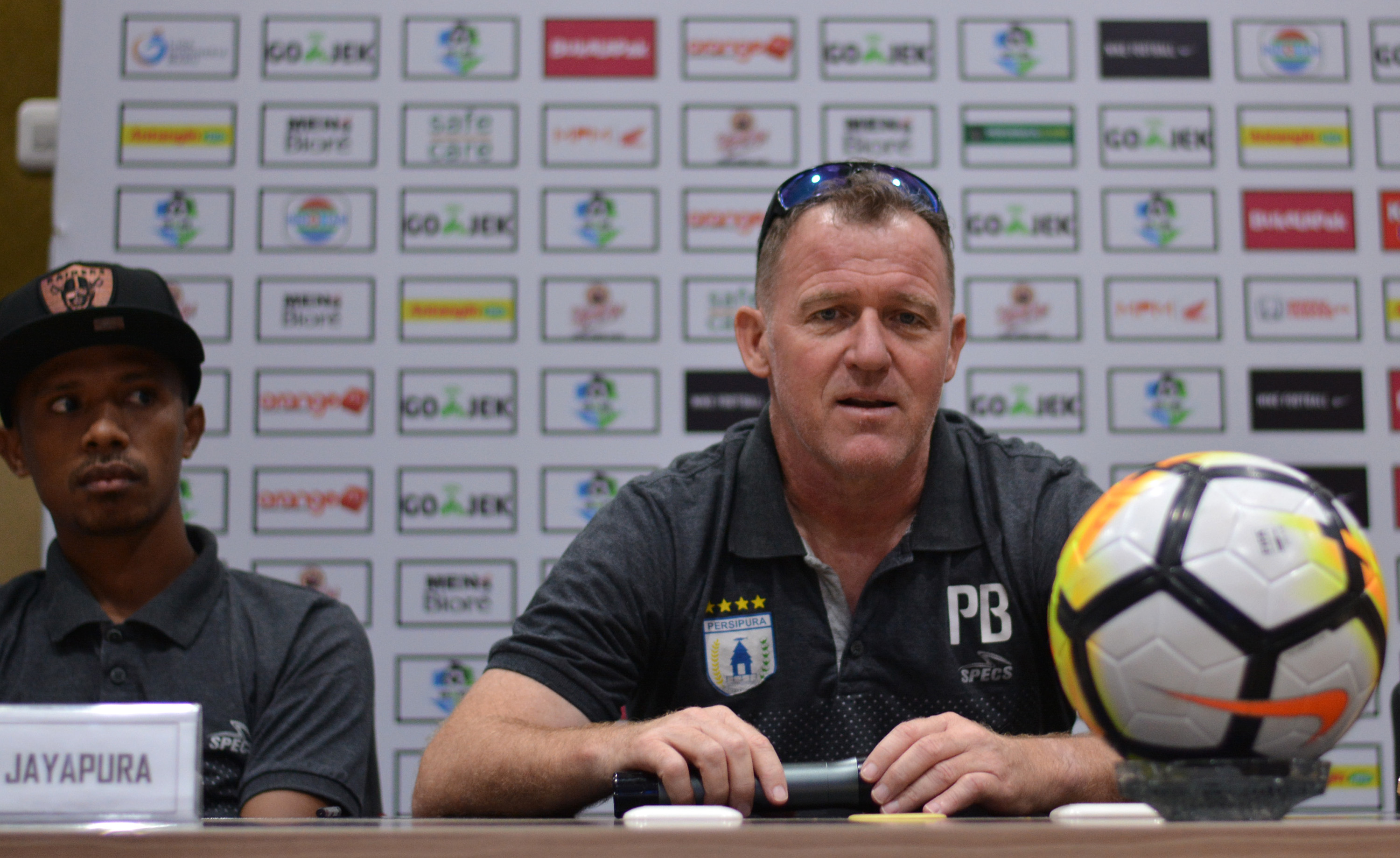 Pelatih Persipura Jayapura, Peter Butler. (foto: hrs/ngopibareng)