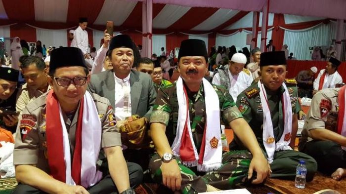 BERSATU: KH Mustofa Aqil Siroj di antara Kapolri Tito Karnavian dan Panglima TNI Marsekal Hadi Tjahjanto (foto: ist)