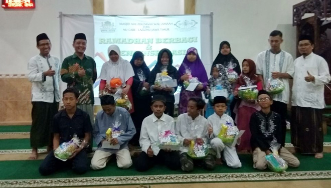 DAKWAH: Berdakwah di antara anak yatim bagi LazisNU Jawa Timur. (foto: ist)