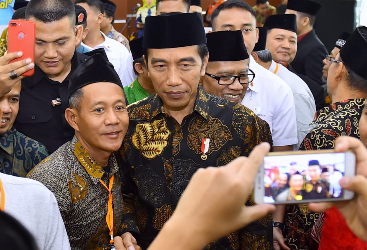 Presiden Joko Widodo di tengah warga Muhammadiyah. (foto; sekneg for ngopibareng.id)