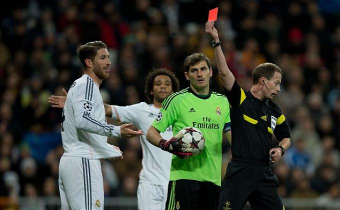 Sergio Ramos 'koleksi' kartu merah.