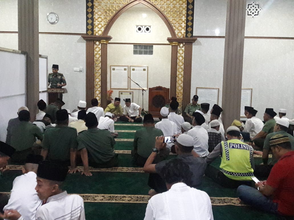 Dandim 0815 Mojokerto Letkol Kav Hermawan Weharima, SH Saat Safari Ramadhan Di Ponpes Husnul Hidayah, Gondang