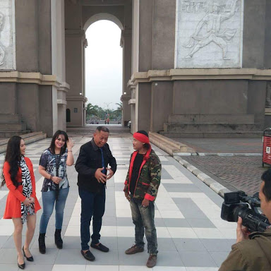 Tukul Arwana yang juga mengagumi ikon Simpang Gumul ini....