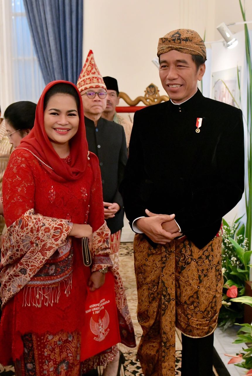 Calon Wakil Gubernur Jawa Timur Puti Guntur Soekarno menghadiri peringatan Hari Lahir Pancasila, yang dipimpin Presiden Joko Widodo, di depan Gedung Pancasila Kantor Kementerian Luar Negeri, Jakarta, Jumat, 1 Juni 2018.