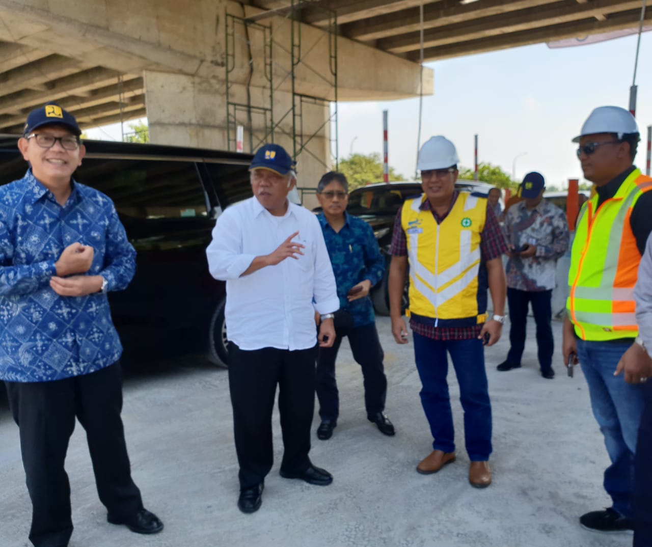 Menteri Pekerjaan Umum dan Perumahan Rakyat (PUPR) Basuki Hadimuljono saat meninjau progres pembangunan dan kesiapan ruas tol Malang-Pandaan menghadapi arus mudik Lebaran, Jumat 1 Juni 2018. (foto: Dok. PUPR) 