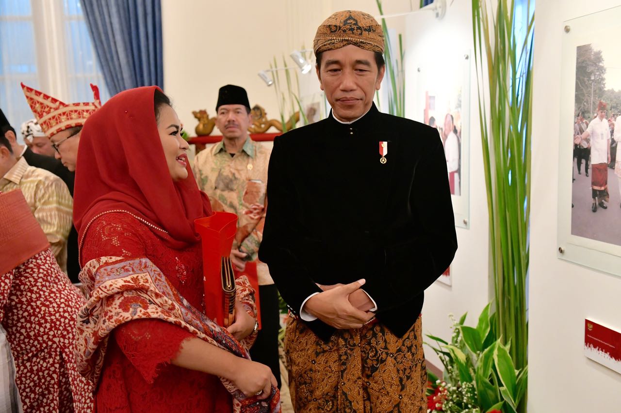 Jokowi dan Puti usai Upacara Peringatan Hari Lahir Pancasila di depan Gedung Pancasila Kantor Kementerian Luar Negeri, Jakarta, Jumat 1 Mei 2018.