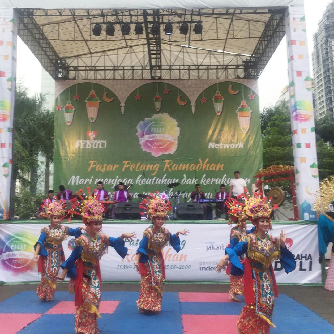 Pasar Petang berseling tarian juga. foto:genpi dki