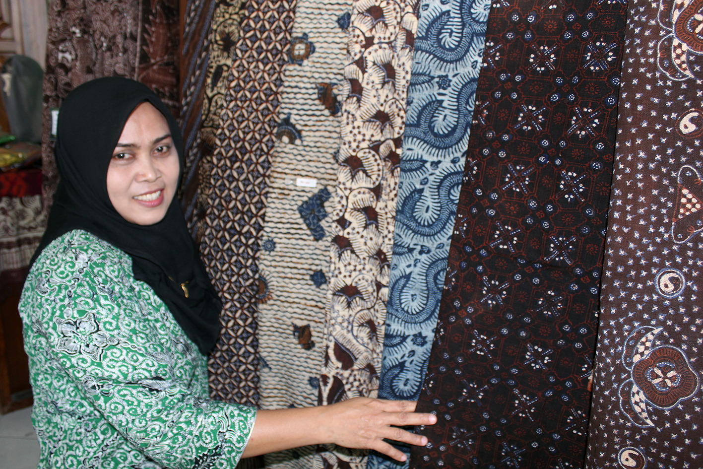 Koleksi batik dengan kain tenun gedog yang juga jadi andalan pariwisata Indonesia. foto:widikamidi
