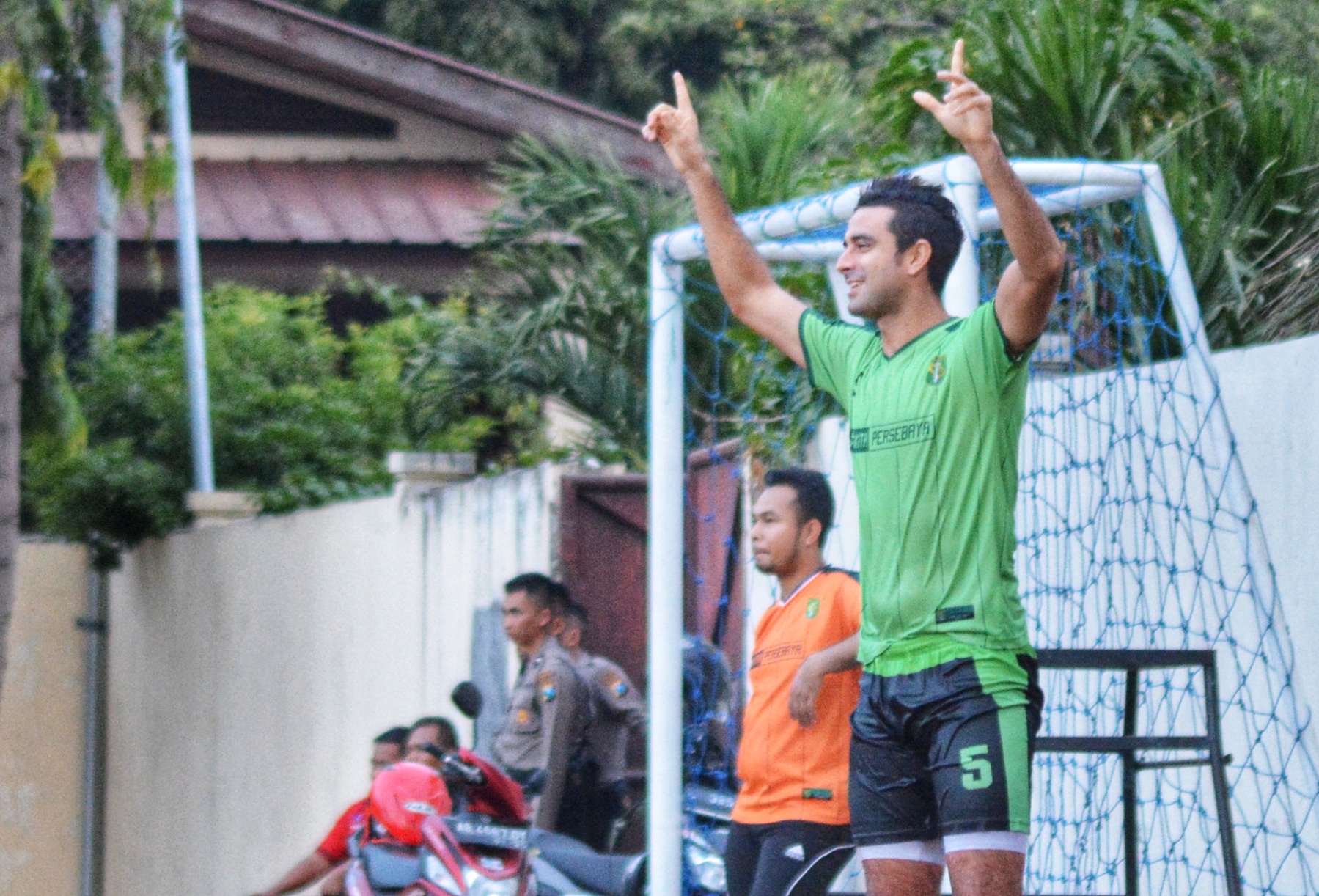 Pemain Persebaya Otavio Dutra. (foto: Ngopibareng)