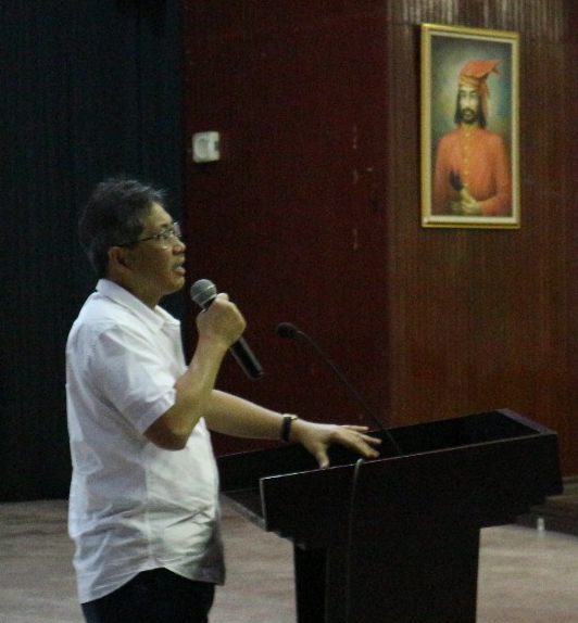 Direktur Jenderal Bina Konstruksi, Syarif Burhanuddin, saat menyampaikan materi kuliah umumnya. (foto: Dok. PUPR) 