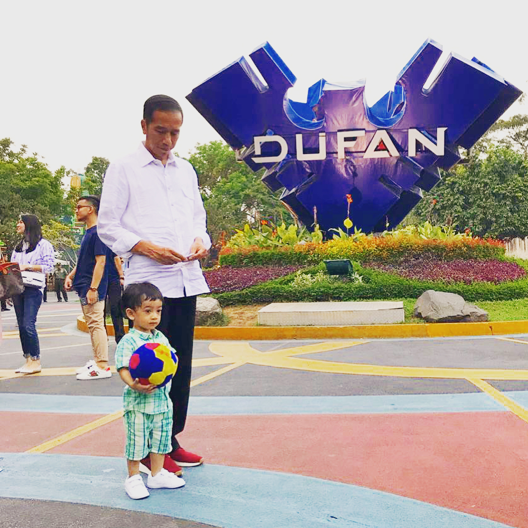 Presiden Jokowi ngabuburit sama keluarga di Dufan, Taman Impian Jaya Ancol. Foto dok. Rusman-Biro Pers Setpres.