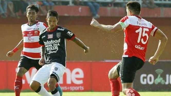 Duel Madura United melawan Bali United di Stadion Gelora Bangkalan.