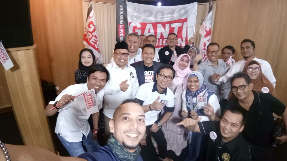 Aktor Fauzi Baadilah, Neno Warisman, Fadli Zon dan sejumlah tokoh lain rekaman ulang lagu #2019GantiPresiden.