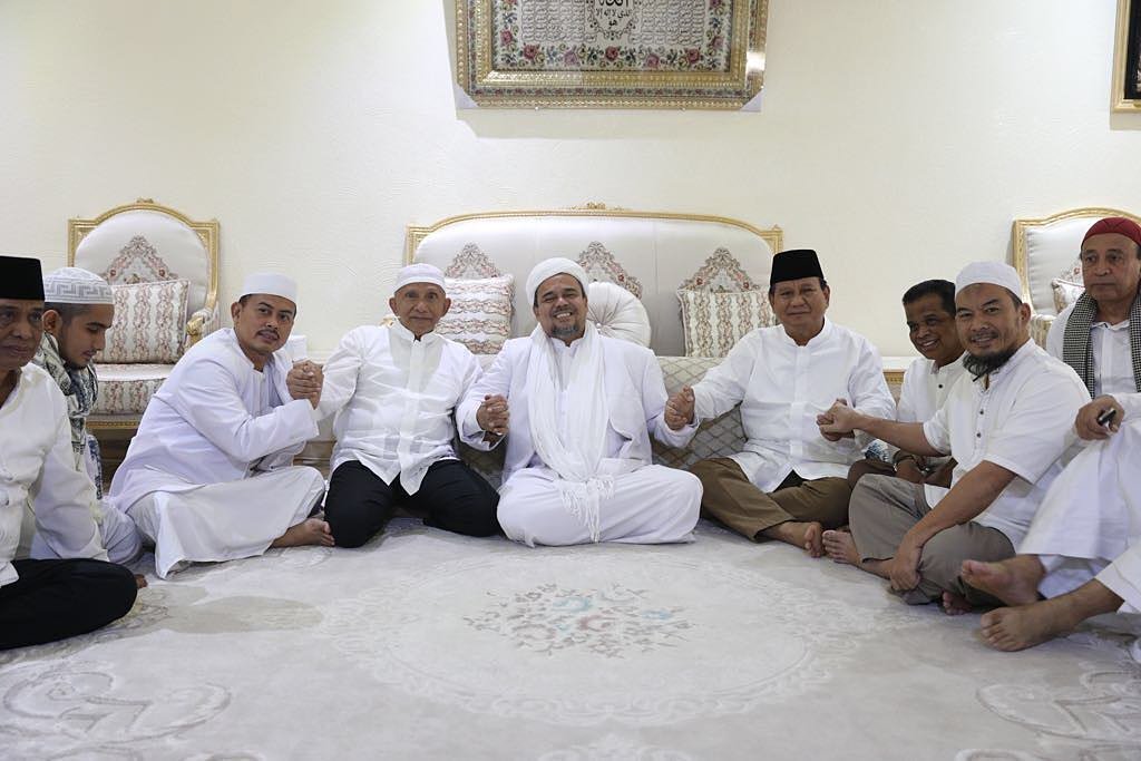 Pertemuan Amien Rais dengan dua tokoh, yaitu Ketum Gerindra Prabowo Subianto dan Imam Besar Front Pembela Islam (FPI) Habib Rizieq Shihab di Makkah, Arab Saudi, Sabtu (2/6/2018).