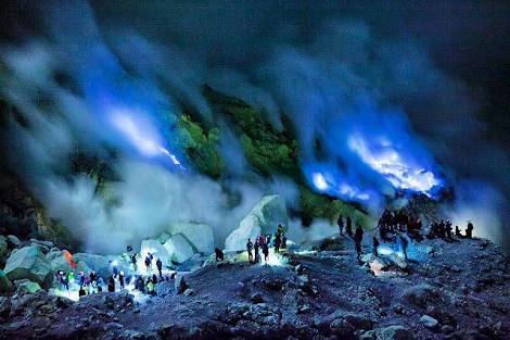 Api Biru kawah ijen yang jarang ada tandingannya di dunia. Ilustrasi foto:istimewa