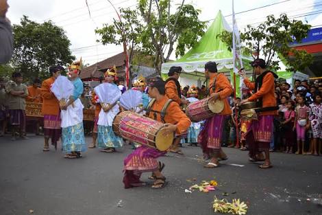 Pawai budaya... foto:humas dispar karangasem