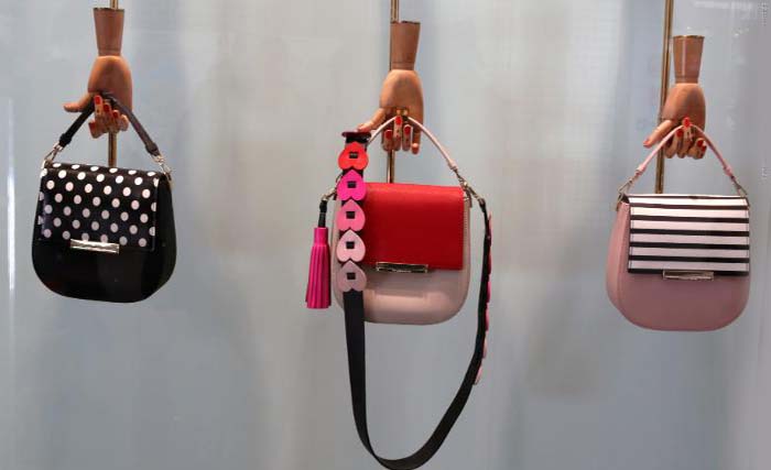 Karya Kate Spade dengan ciri ceria. (foto: afp)
