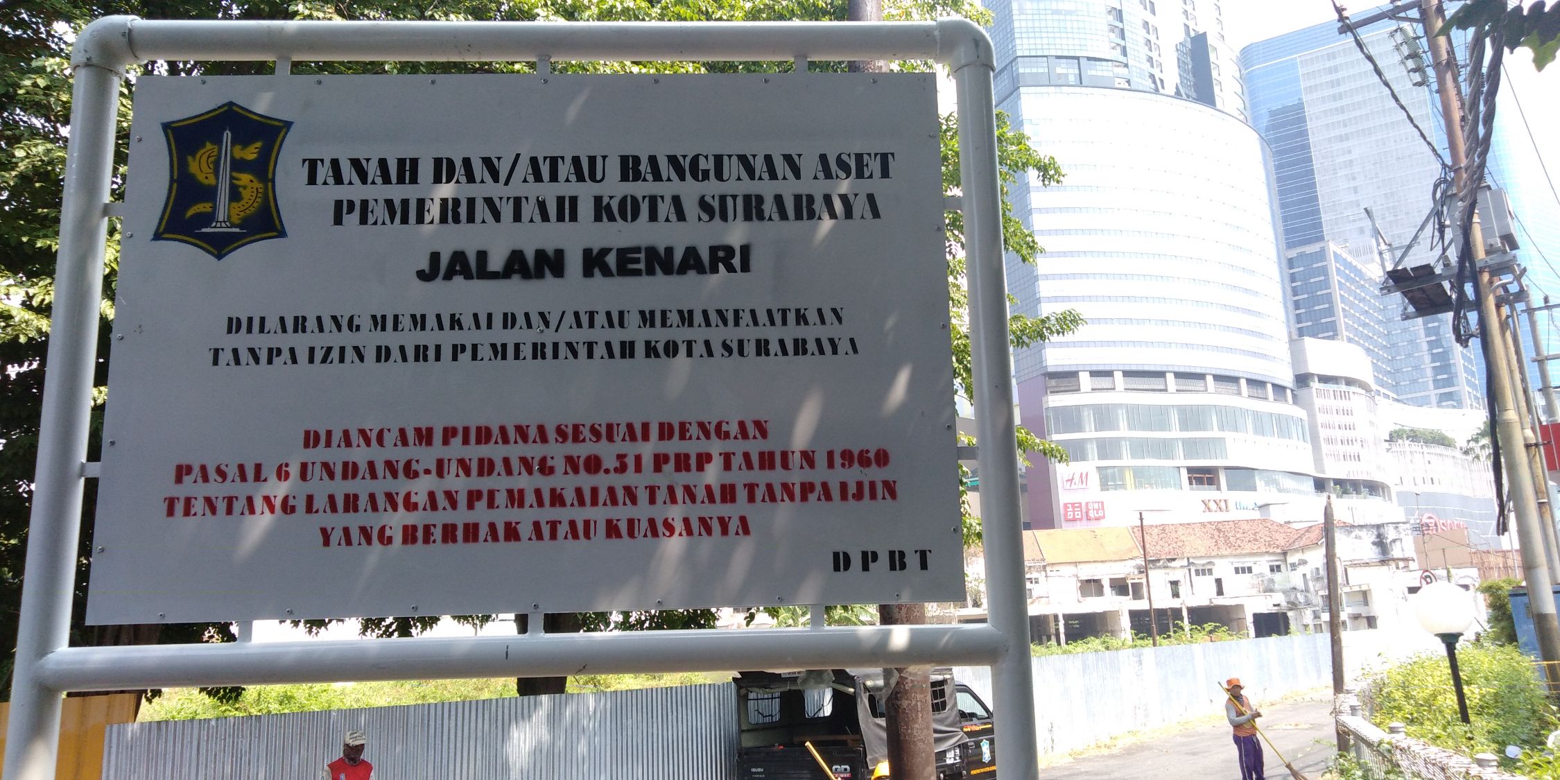 Plakat Jalan Kenari sudah dipasang, Rabu, 6 Juni 2018. (Foto: frd/ngopibareng.id) 