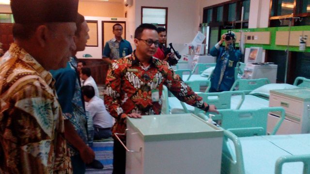 SEHAT: Dokter Hidayatullah dalam aktivitas di Rumah Sakit Islam (RSI) Siti Hajar Sidoarjo. (foto: ist)