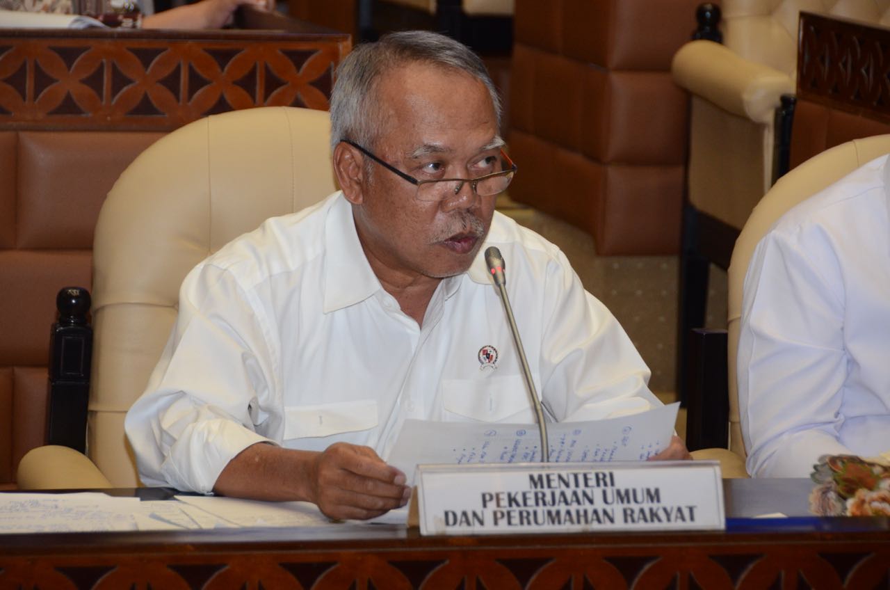 Menteri Basuki usai Rapat Kerja (Raker) tentang “Pembicaraan Pendahuluan RKA K/L dan Rencana Kerja Pemerintah Tahun Anggaran 2019” dengan Komisi V Dewan Perwakilan Rakyat (DPR) RI, di Ruang Rapat Komisi V Gedung DPR RI Jakarta, Rabu, 6 Juni 2018. 