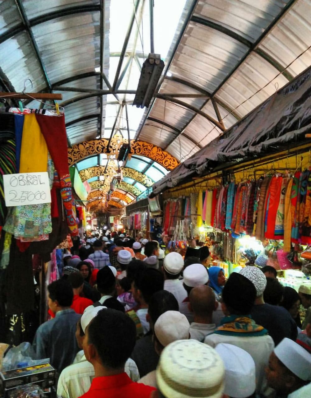 Lorong masuk yang tak pernah sepi dari peziarah. foto:kemenpar