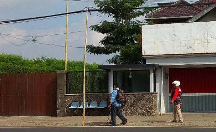 Sabtu 9 Juni rumah Bupati Tulungagung non aktif  Syahri Mulyo di Desa Ngantru Kecamatan Ngantru, Tulungagung. (foto: suryamalang)