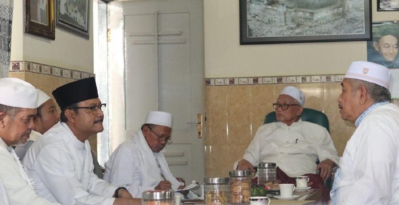 Gus Ipul bersama sejumlah kiai. (Foto: ngopibareng.id)