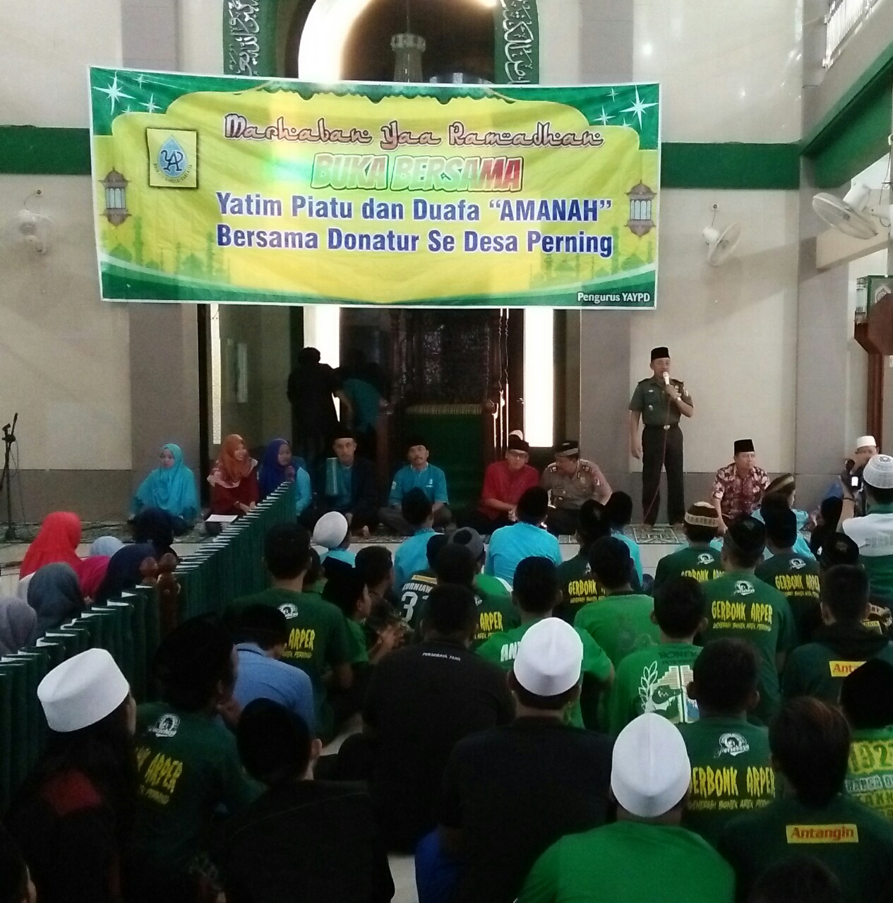 Danramil 0815/07 Jetis Kapten Inf Hari Subiyanto Saat Sambutan Dalam Acara Buka Bersama Anak yatim & Dhuafa