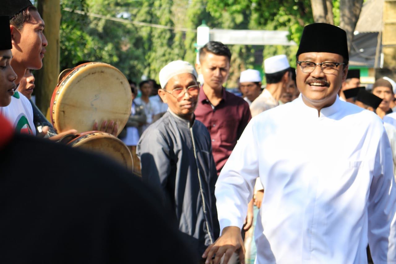  Gus Ipul saat menghadiri acara Silaturrahim bersama masyarakat Lekok, Nguling, Grati di Yayasan Taman Pendidikan Nahdlatul Ulama, Lekok Pasuruan, Minggu, 10 Juni 2018.