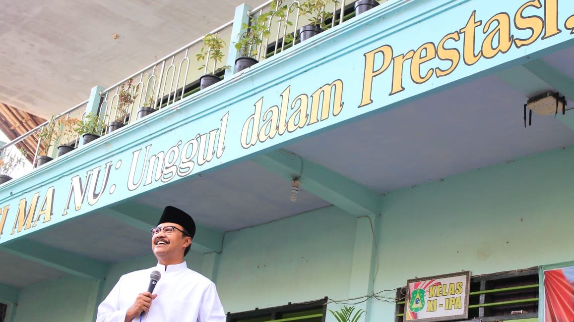  Gus Ipul saat menghadiri acara Silaturrahim bersama masyarakat Lekok, Nguling, Grati di Yayasan Taman Pendidikan Nahdlatul Ulama, Lekok Pasuruan, Minggu, 10 Juni 2018.