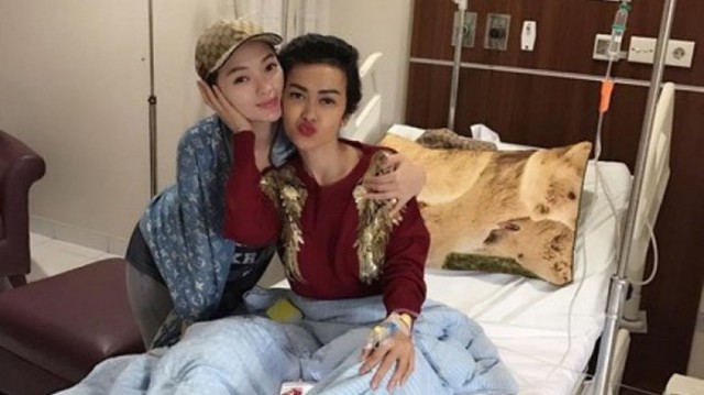 Kenangan Zaskia Gotik bersama mendiang Julia Perez (Jupe).